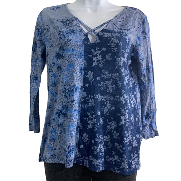 5 for 20 Lucky Brand blue floral V-neck 3/4 sleeve tee - Picture 2 of 9